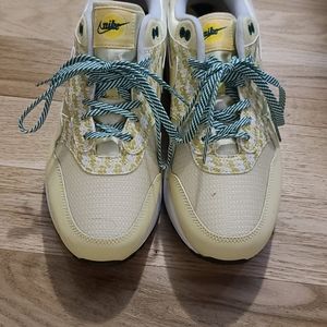 Men's Nike Air Max lemonade size 9. Dead stock